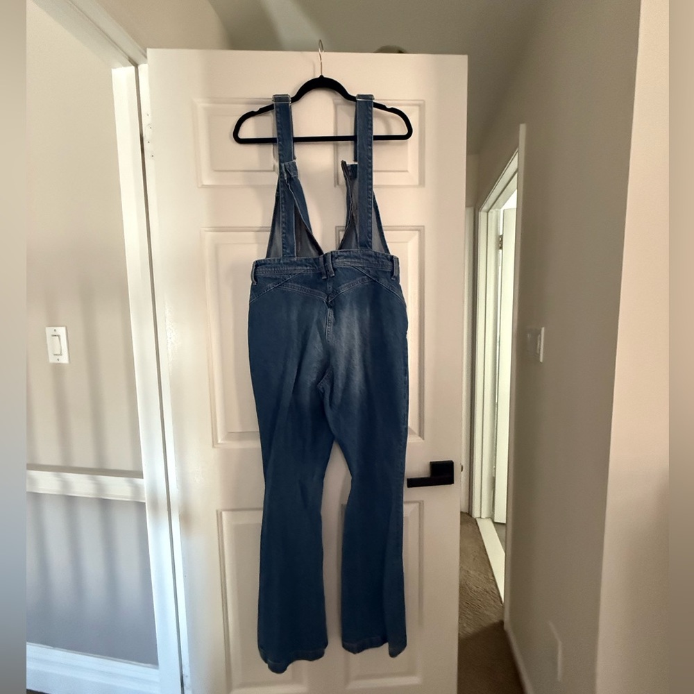 The Free People Camilla Slim Boot Overalls. size M, worn 1x - Picture 7 of 8